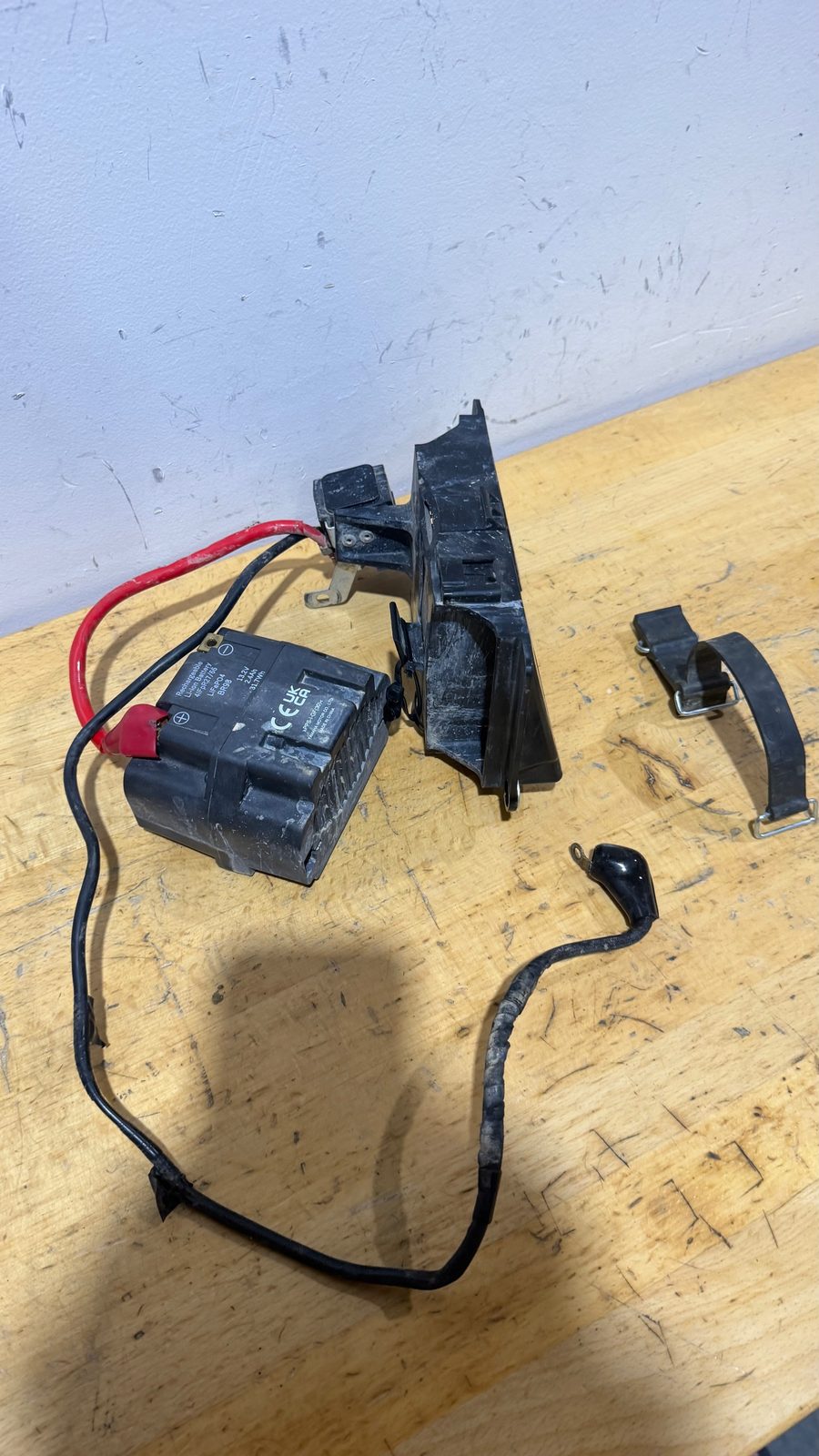 2025 Yamaha YZ250F OEM Lithium Battery BR8B with Battery Box Tray Strap and Cables