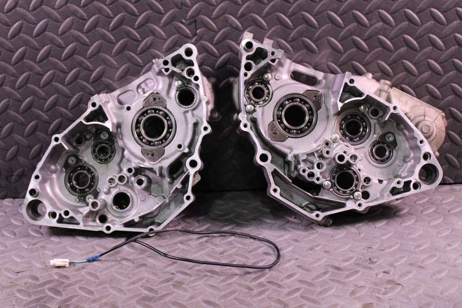 2013 13 Yamaha YZ250F OEM Crankcase Case Set Left Right Assy 5XC-15100-38-YX