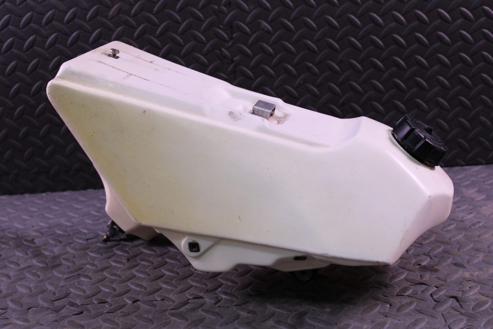 1989 89 YAMAHA YZ250 OEM GAS TANK FUEL TANK CAP WHITE 2VM-24110-01-00