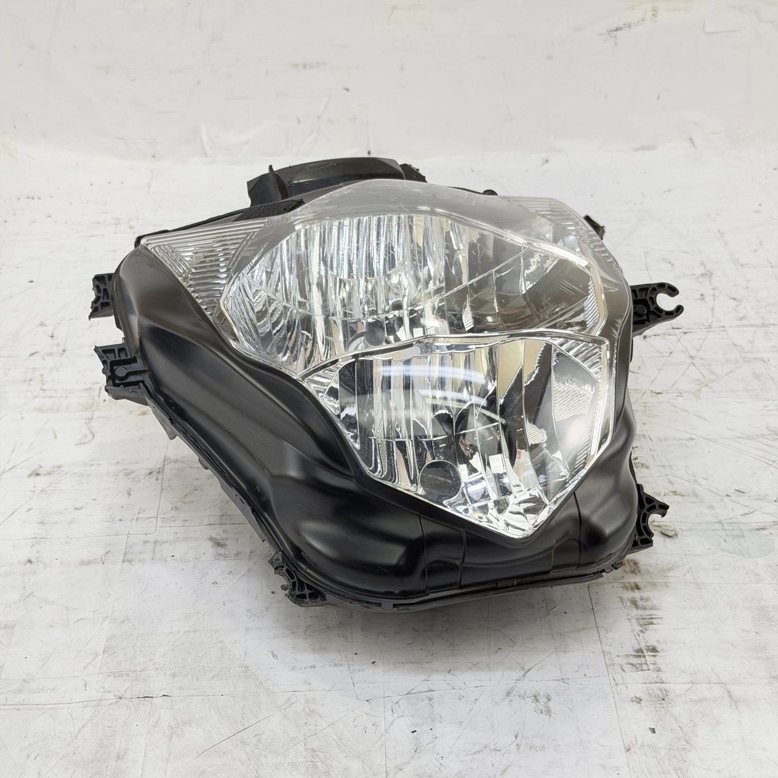 2011 - 2022 SUZUKI GSXR600 GSXR750 HEADLIGHT ASSEMBLY *DAMAGED TABS*