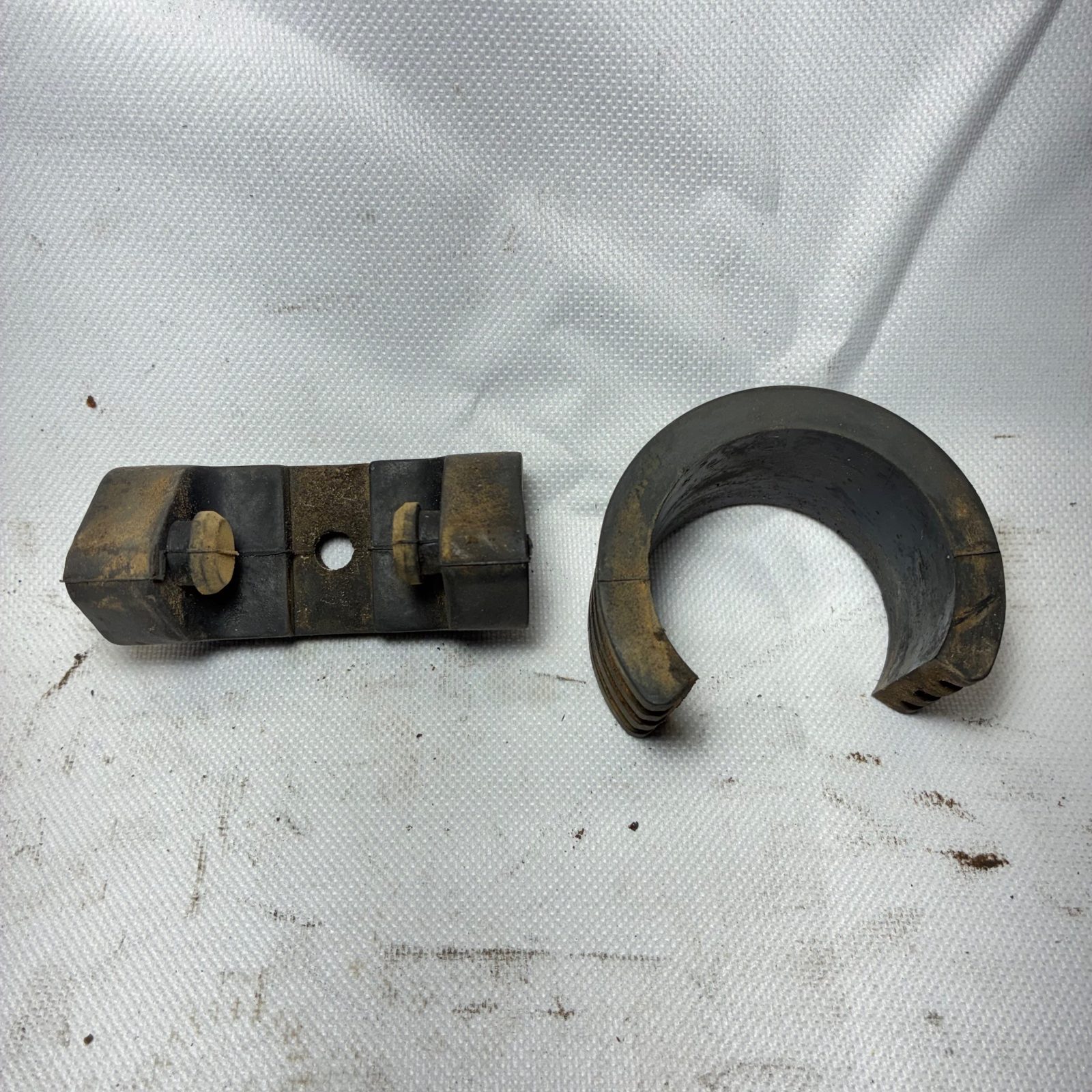 1999 Yamaha YZ250 OEM Gas Tank Rubber Frame Mount Set - 5CU-1131D-00-00
