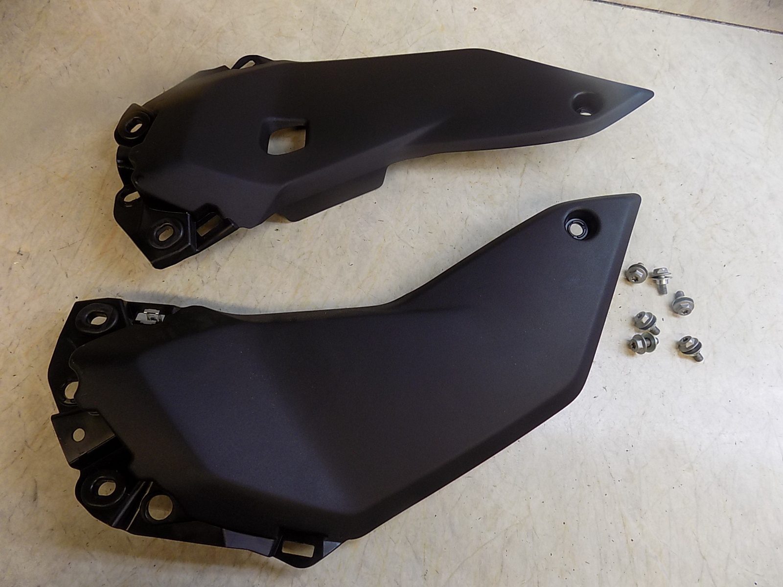 2026 Yamaha Tenere 700 OEM Side Cover Panels Pair Black with Hardware new
