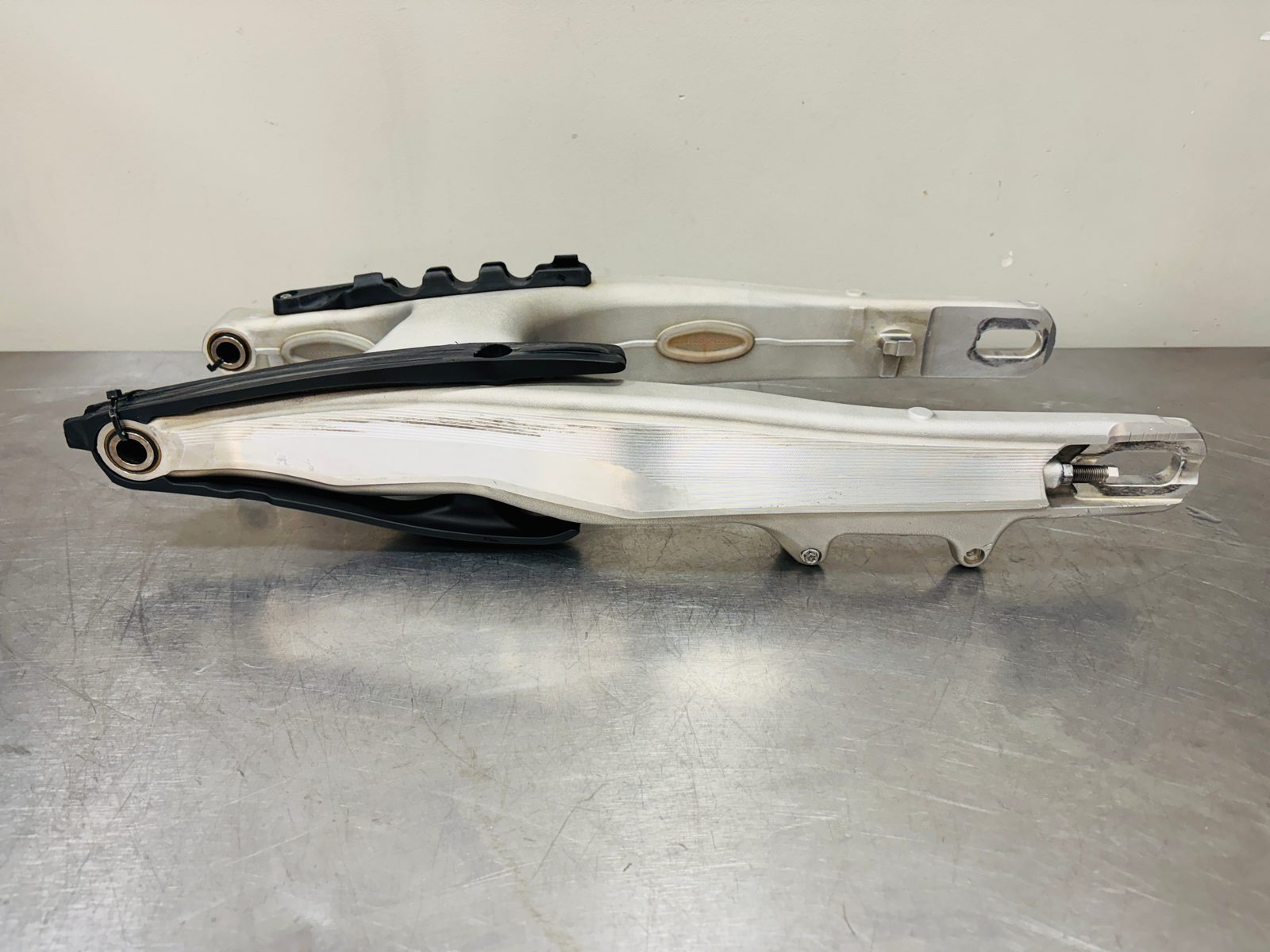 2023 -2024  KTM / GAS GAS / HUSQVARNA   125 -450 OEM Rear Swingarm Swing Arm with Chain Guide Slider - A46004030144