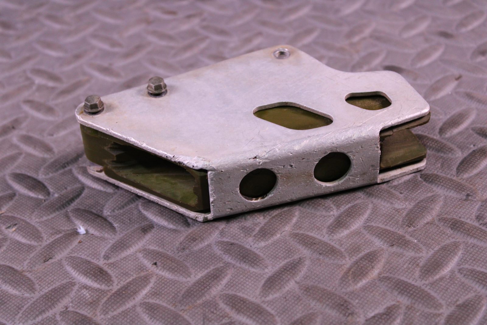 1995 Yamaha YZ125 OEM Rear Chain Guide Guard Block Slider 4EW-22199-01-00