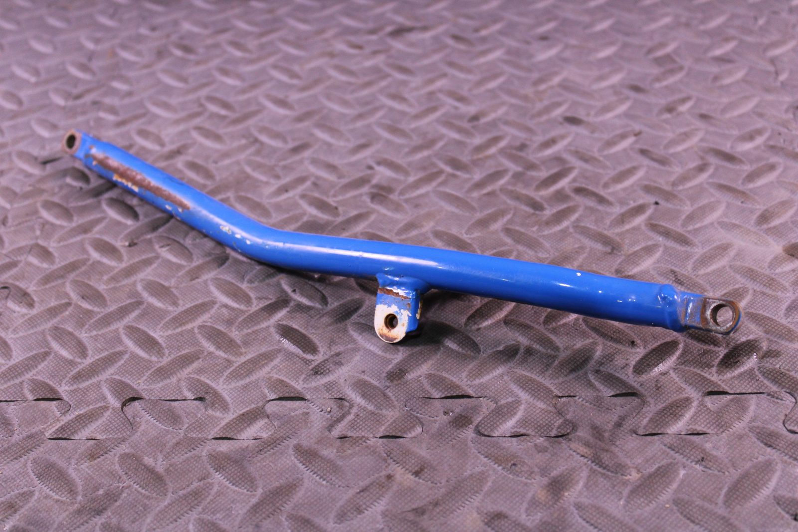 1989 Yamaha YZ250 OEM Left Rear Stay Bracket Tube Bar Blue 3JE-21123-01-UJ