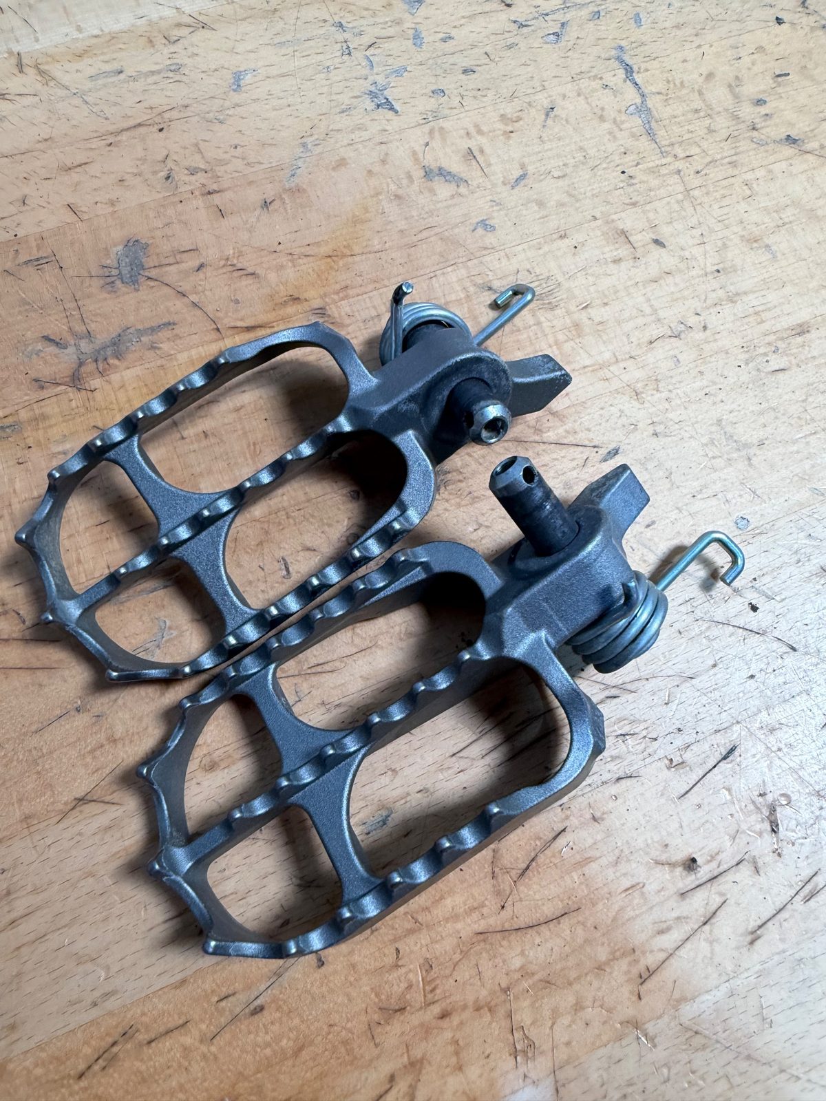 2025 Yamaha YZ250F OEM Foot Pegs Footrest Set Left and Right with Springs and Pins - BHR-27411-00-00