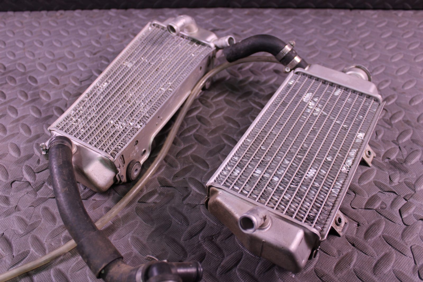2006 06 HONDA CRF250R OEM RIGHT LEFT RADIATOR COOLING RAD FINS 19010-KRN-A01
