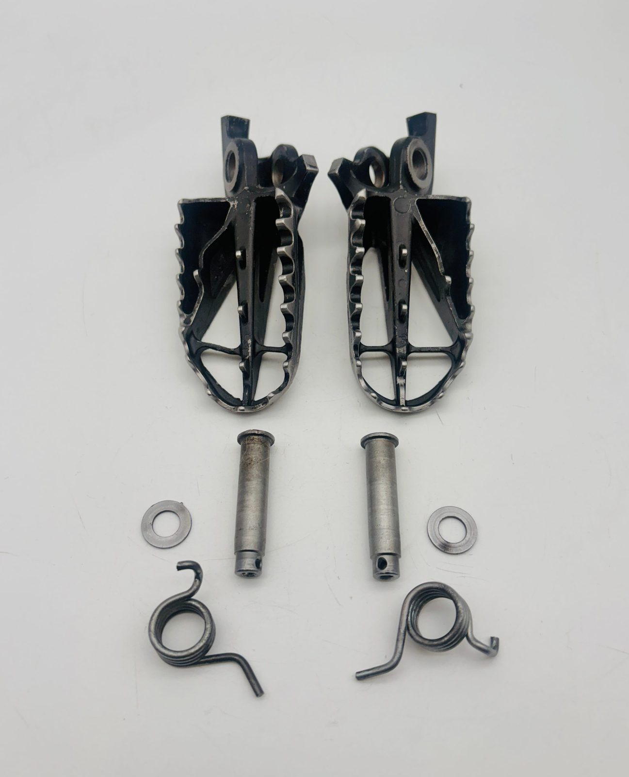 2005 Honda CRF250R Foot Pegs Pair OEM 50616-MEN-670