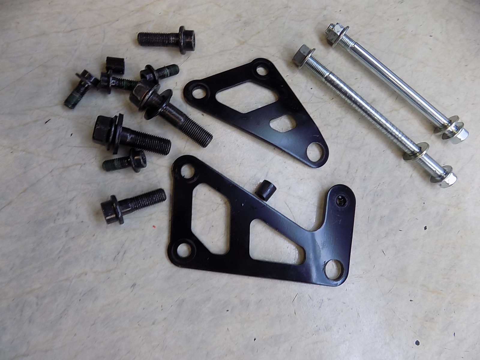 2026 Yamaha Tenere 700 OEM Engine Mount Bracket Set with Bolt Hardware new