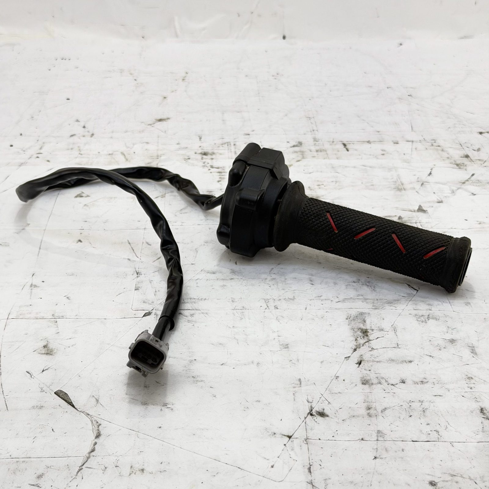2018 - 2024 DUCATI PANIGALE V4 OEM RIGHT THROTTLE GRIP TUBE ASSEMBLY 87512772CA
