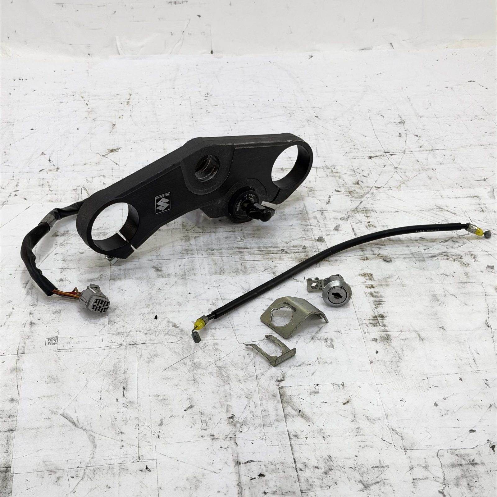 2011 - 2022 SUZUKI GSXR600 GSXR750 LOCK SET IGNITION TOP CLAMP ASSEMBLY 33410-37H00