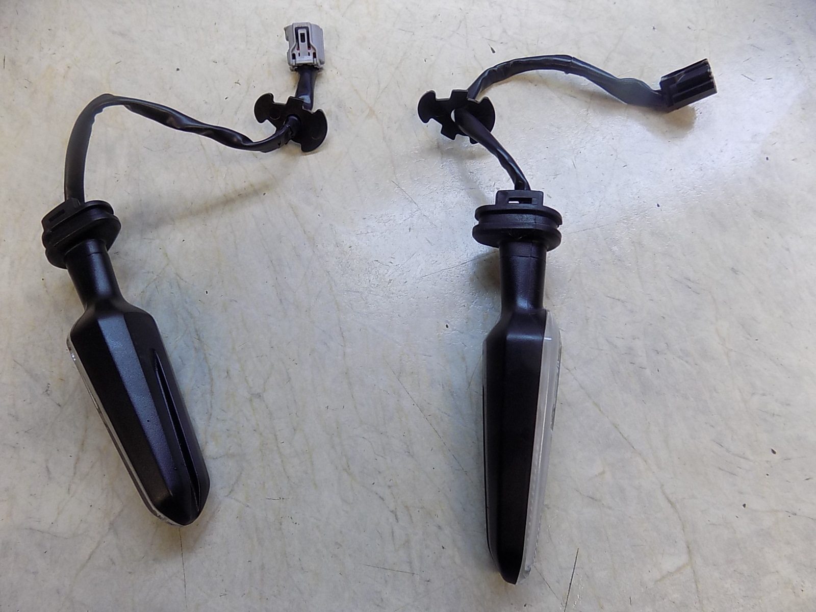2026 Yamaha Tenere 700 OEM LED Turn Signals Blinkers Pair with Brackets new