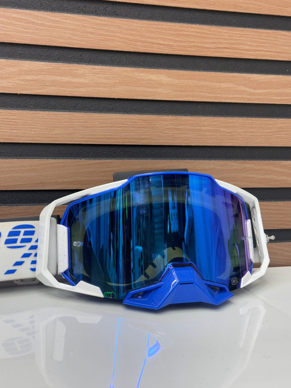 100% Armega Motocross Goggles White Blue Blue Mirror Lens Used MX