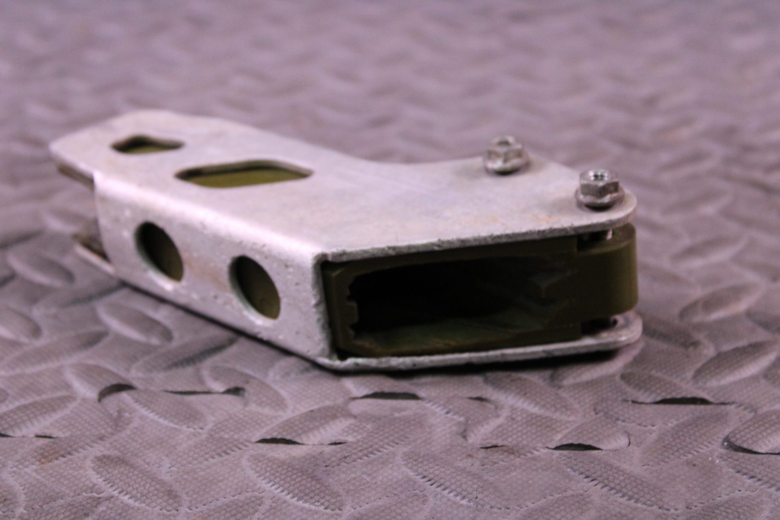 1995 Yamaha YZ125 OEM Rear Chain Guide Guard Block Slider 4EW-22199-01-00